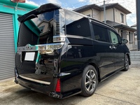 トヨタ ヴォクシー ZS“煌”_8人乗り(CVT_2.0)