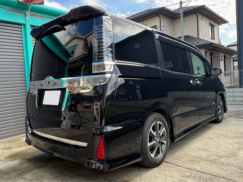 トヨタ ヴォクシー ZS“煌”_8人乗り(CVT_2.0)