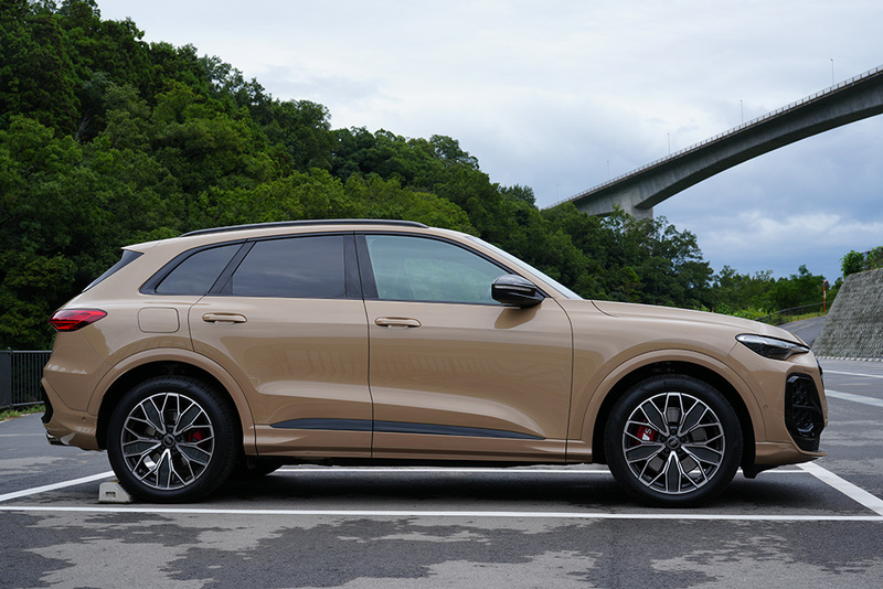 アウディ SQ5 SQ5_RHD_4WD(ティプトロニック_3.0)