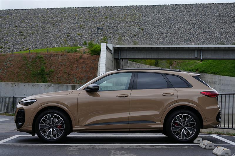 アウディ SQ5 SQ5_RHD_4WD(ティプトロニック_3.0)