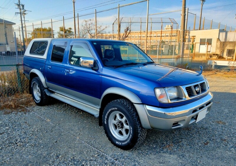 日産 ダットサンピックアップ ダブルキャブ_AX_4WD(AT_3.2ディーゼル)