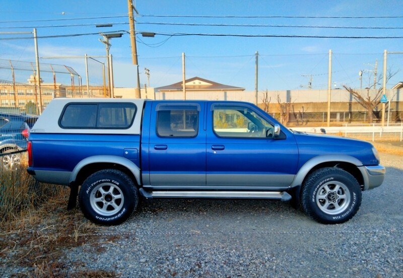 日産 ダットサンピックアップ ダブルキャブ_AX_4WD(AT_3.2ディーゼル)