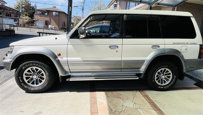 三菱 パジェロ XR_ミッドルーフワイド_4WD(AT_2.5ディーゼル)