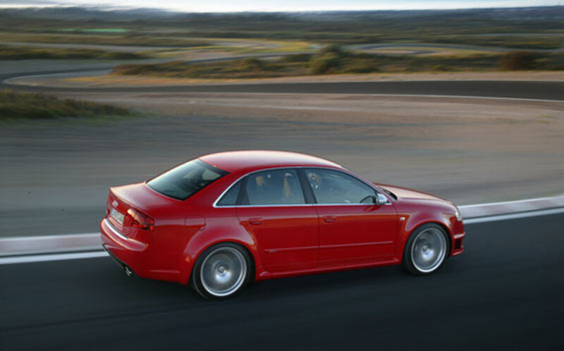 RS4 （セダン）