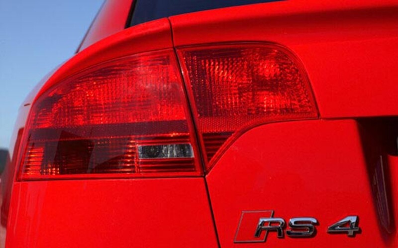 RS4 （セダン）