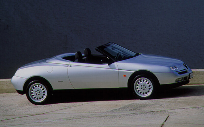 アルファロメオ
ジュリア105系
ハンドル アルファロメオ スパイダー(2003年7月モデル) の新車情報