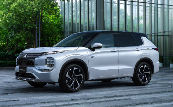 三菱 アウトランダーPHEV 新型・現行モデル