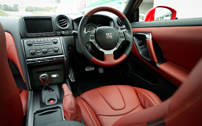 NISSAN GT-R