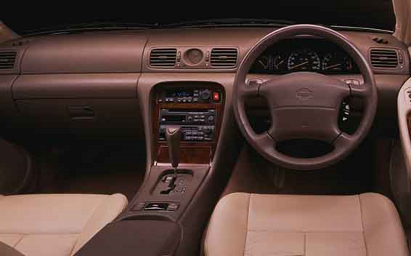 日産　レパード・J フェリー　カタログ&価格表　1995年9月 AOSHIMA、1992年式の日産「JY32 レパード J.フェリー」を1/24