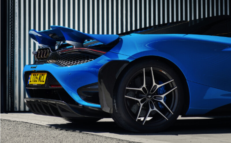 765LT スパイダー