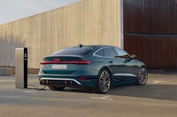 S6 スポーツバック e-tron
