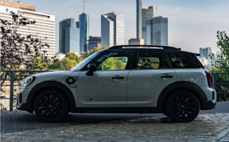 MINI Crossoverハイブリッド