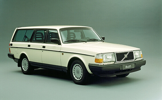 ケ*イ様 ボルボ240 純正カーステレオ t volvo 240 ケ*イ様 ボルボ240 純正カーステレオ t volvo 240 - メルカリ