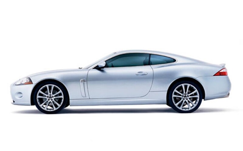 ジャガーRシリーズの試乗DVDと￼XK カタログ数冊￼セット。 Amazon.co.jp: 限定30台 ジャガー JAGUAR XKR C-pack D-pack E