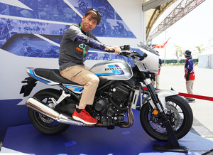 話題の新型ホンダ『CB1000F/SE』の“図太”直4サウンドを鈴鹿で堪能！ ライポジ＆足つきを最速チェック