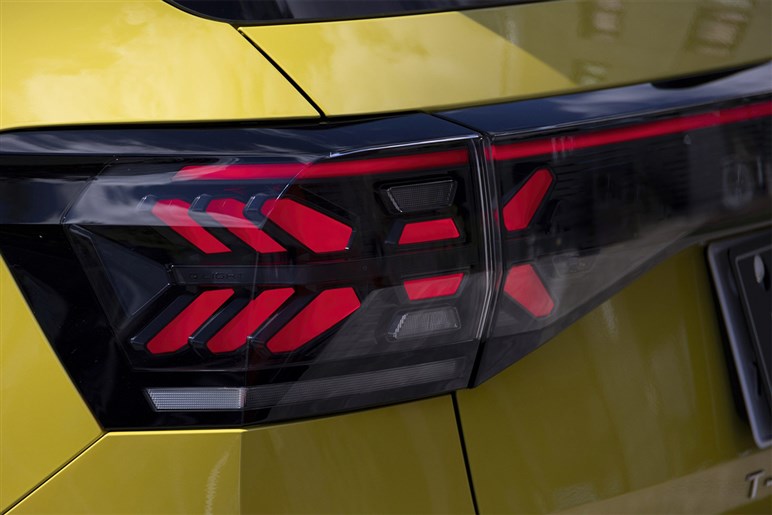 VWの小型SUV「Tクロス」が進化。国〇車の“ダサい安っぽい”が苦手な人向けベストアンサー