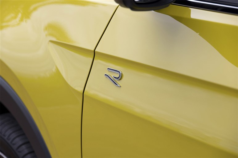 VWの小型SUV「Tクロス」が進化。国〇車の“ダサい安っぽい”が苦手な人向けベストアンサー