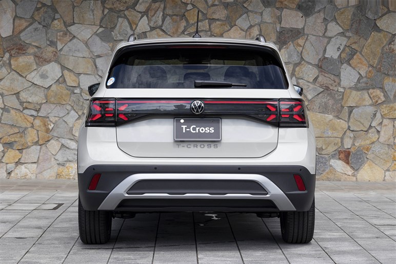VWの小型SUV「Tクロス」が進化。国〇車の“ダサい安っぽい”が苦手な人向けベストアンサー