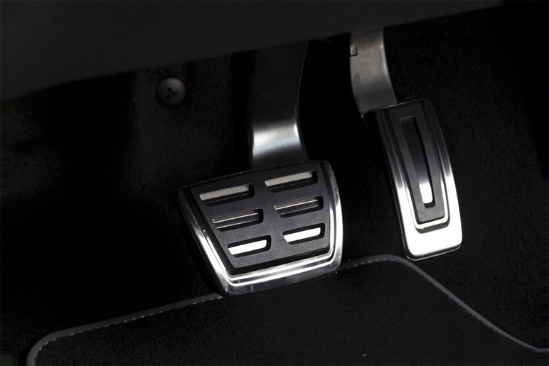 VWの小型SUV「Tクロス」が進化。国〇車の“ダサい安っぽい”が苦手な人向けベストアンサー
