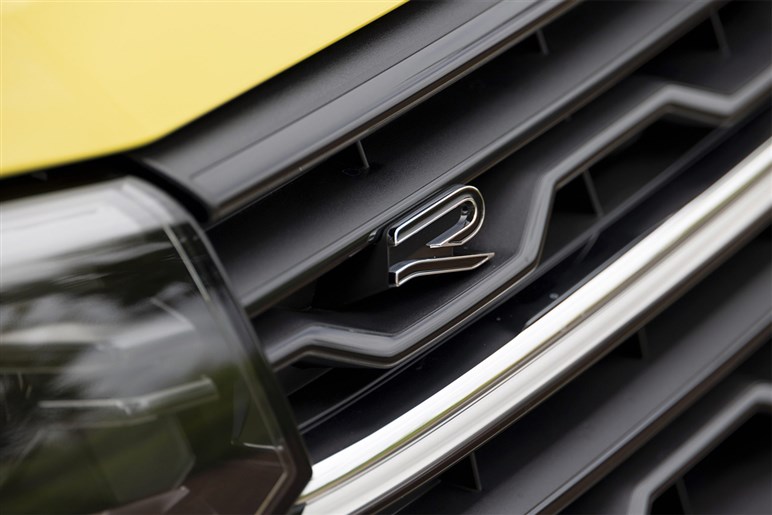 VWの小型SUV「Tクロス」が進化。国〇車の“ダサい安っぽい”が苦手な人向けベストアンサー