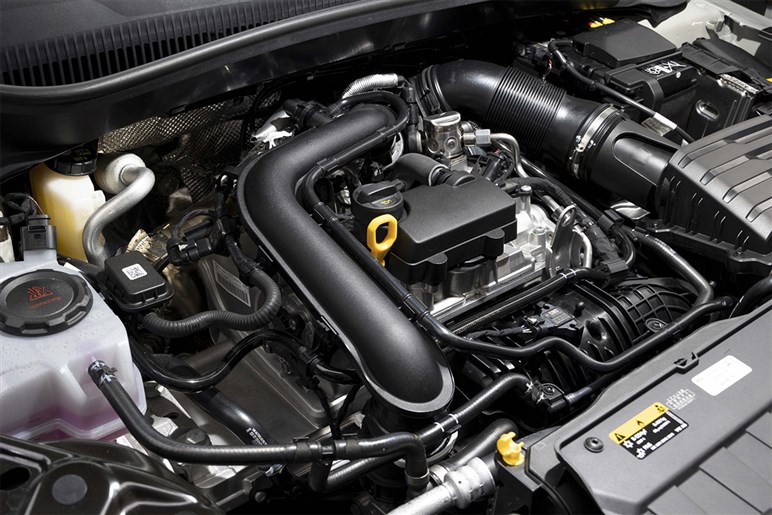 VWの小型SUV「Tクロス」が進化。国〇車の“ダサい安っぽい”が苦手な人向けベストアンサー