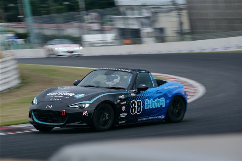 【劇的】新型ロードスター、CN燃料、恐怖のウェット、マツダとの激闘…メディア4耐は今年も皆んな笑顔になるレースだった！