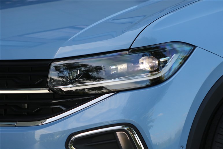 VWの小型SUV「Tクロス」が進化。国〇車の“ダサい安っぽい”が苦手な人向けベストアンサー