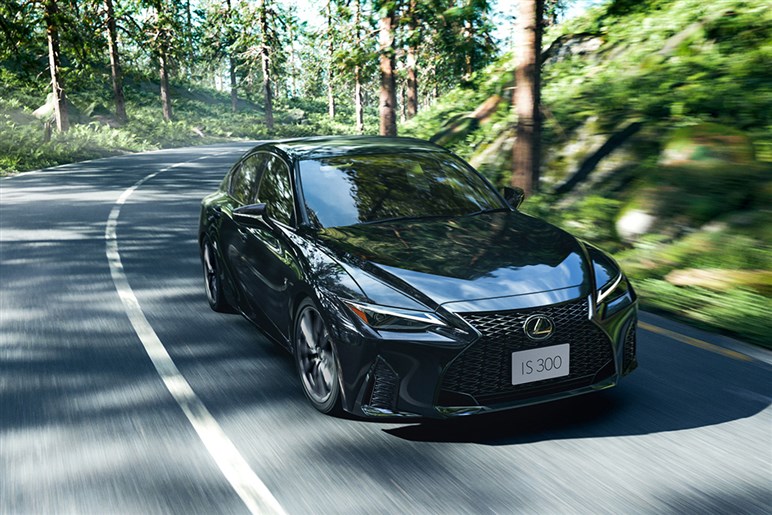 【終了じゃなかった】トヨタのV8エンジンが“存続”の新情報。背景に北米の変化と、レクサス「IS」の複雑すぎる“次期型”事情