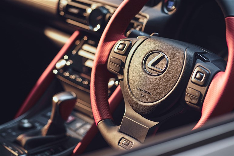 【終了じゃなかった】トヨタのV8エンジンが“存続”の新情報。背景に北米の変化と、レクサス「IS」の複雑すぎる“次期型”事情