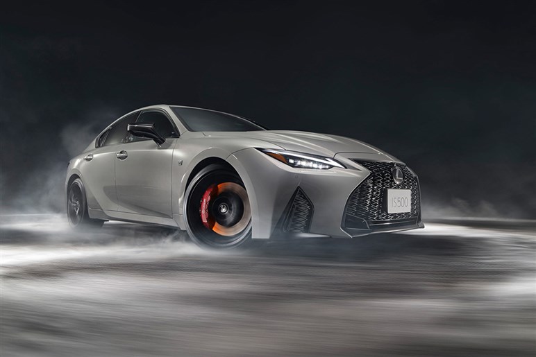 【終了じゃなかった】トヨタのV8エンジンが“存続”の新情報。背景に北米の変化と、レクサス「IS」の複雑すぎる“次期型”事情