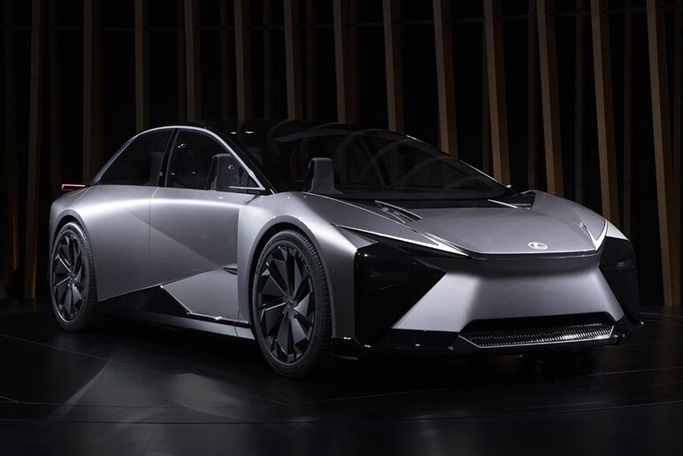 【終了じゃなかった】トヨタのV8エンジンが“存続”の新情報。背景に北米の変化と、レクサス「IS」の複雑すぎる“次期型”事情