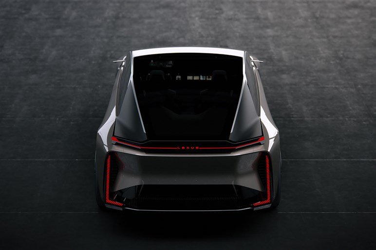 【終了じゃなかった】トヨタのV8エンジンが“存続”の新情報。背景に北米の変化と、レクサス「IS」の複雑すぎる“次期型”事情