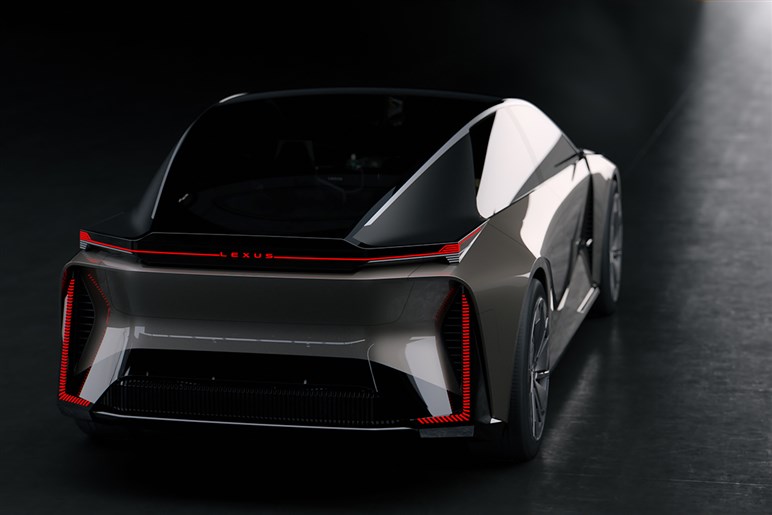 【終了じゃなかった】トヨタのV8エンジンが“存続”の新情報。背景に北米の変化と、レクサス「IS」の複雑すぎる“次期型”事情