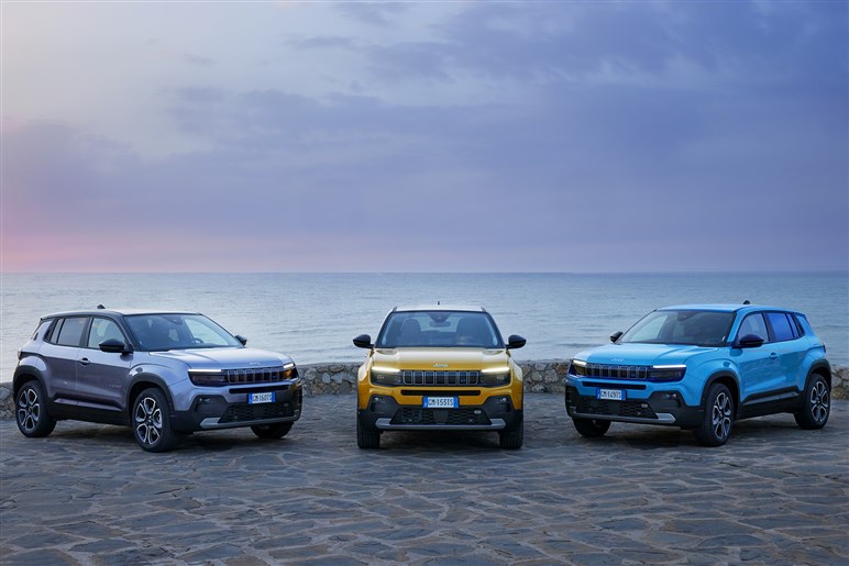 ジープの電動SUV「アベンジャー」は9月26日発表。ブランド最小モデルは街でも目立ちそう