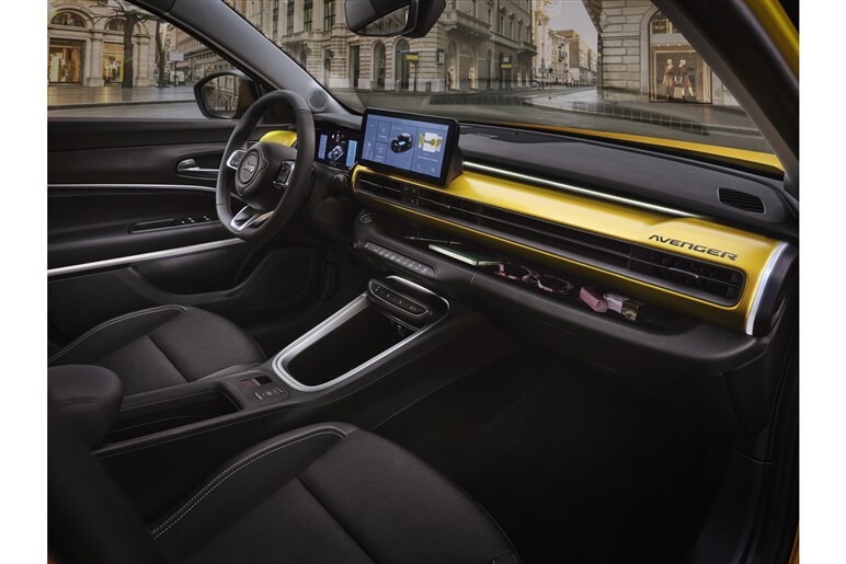 ジープの電動SUV「アベンジャー」は9月26日発表。ブランド最小モデルは街でも目立ちそう