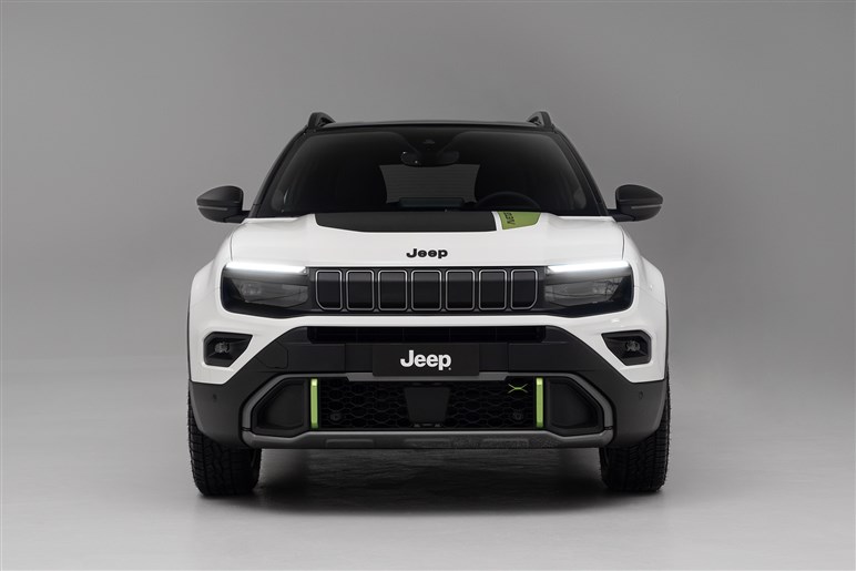 ジープの電動SUV「アベンジャー」は9月26日発表。ブランド最小モデルは街でも目立ちそう
