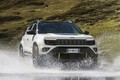 ジープの電動SUV「アベンジャー」は9月26日発表。ブランド最小モデルは街でも目立ちそう