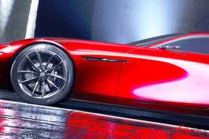 マツダ本格「“2人乗り”スポーツカー」に期待大！ 伝統の“RX”名乗る「ロータリーエンジン搭載」FRスポーツ！「超ロングノーズ」が美しすぎる“RX-V”コンセプトとは！