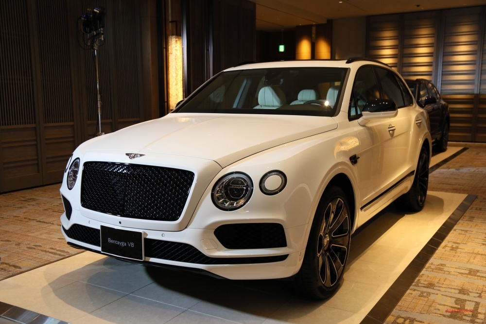 ベントレー新型フライングスパー発表 4WS採用 日本価格/サイズ/内装