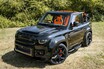 “エルメスオレンジ”の内装が印象的なオープン仕様のカスタム・ディフェンダー90が英イベントに登場