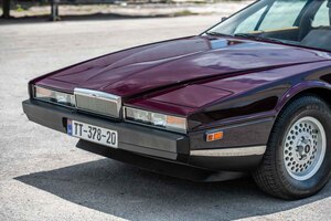 1984年にLEDデジタルメーターを採用したアストンマーティン「ラゴンダ」！オークションで未だ継続販売中の理由