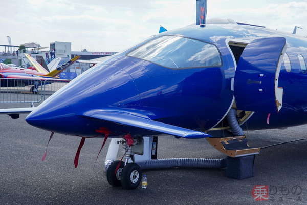 プロペラ、逆！ 思わず二度見「徹頭徹尾異形の民間機」機内に