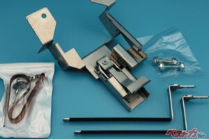 狙われやすいアル／ヴェルとランクル用の車両盗難防止グッズ登場！　電子と物理で二重ロック！