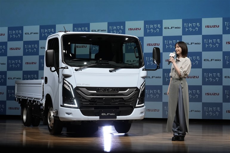 【本田翼も乗った！】AT普通免許で乗れるいすゞ「エルフミオ」発表。ドライバー不足解消や趣味にも使えそう