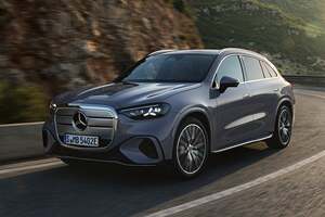 新型「GLC」はグリルが光るぞ！ メルセデス・ベンツ史上最大99.3cm幅の「MBUXハイパースクリーン」にも大注目！【新車ニュース】