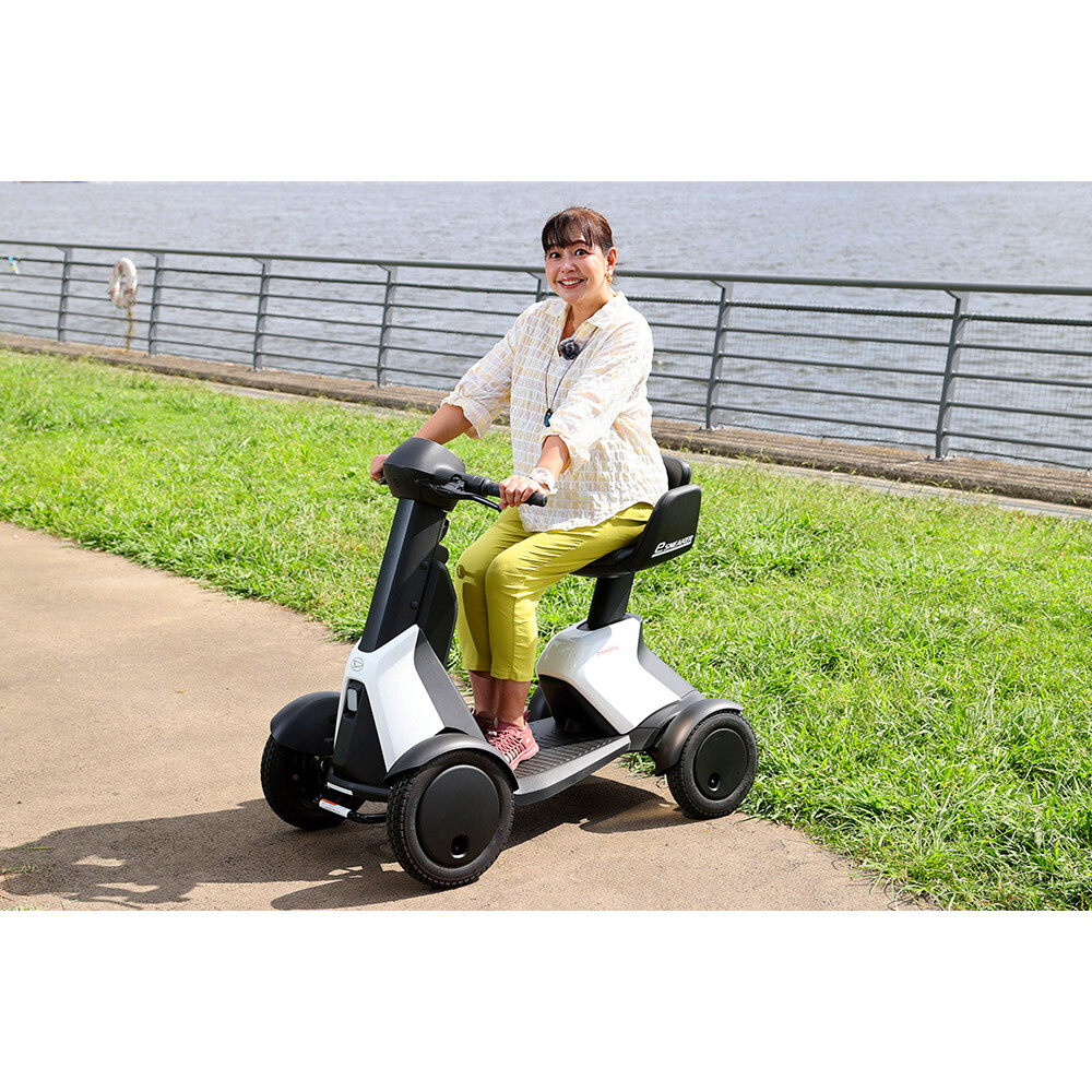 出かけたいときに自由に行動できる【ダイハツ e-SNEAKER】竹岡 圭のビリーヴカー インプレッション