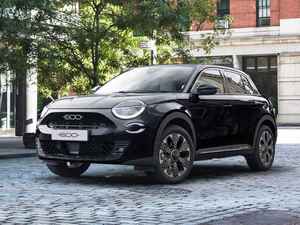 モノクローム映画のようなレトロでシックな限定仕様。「フィアット600 Hybrid Nero Cinema」を発売