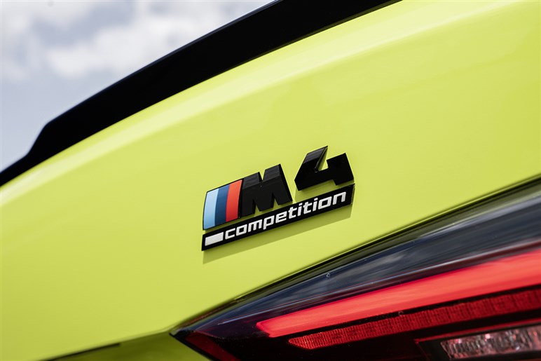 新型BMW M3・M4公開。新グリルのネオクラシックな顔や斬新なインテリアに注目＆予想価格も