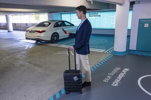 メルセデス・ベンツとボッシュ、シュトゥットガルト空港で自動バレーパーキングの実証実験　新型「Sクラス」使用