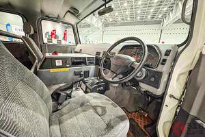 トヨタの「“６人乗り”SUV」公開！ まさかの「2＋4」配置採用した「ビッグモデル」！ 「カクカクボディ」もカッコイイ「メガクルーザー」が登場